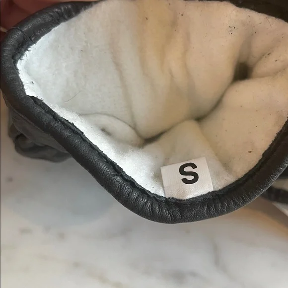 give’r Lined Black Leather Gloves NWT size S - Picture 4 of 4